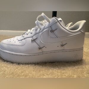 Slightly Used Wmns Air Force 1 '07 LX 'Sisterhood - White Metallic Silver